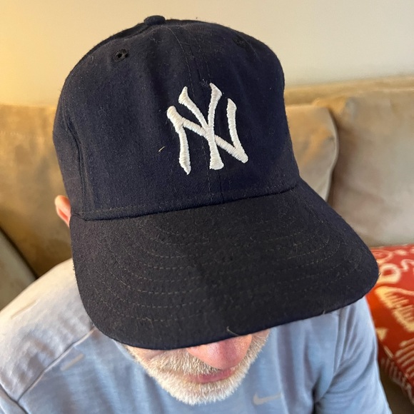 Vintage 1980s New Era NY Yankees Pro Model 7 1/4 Wool Cap Leather Sweatband USA